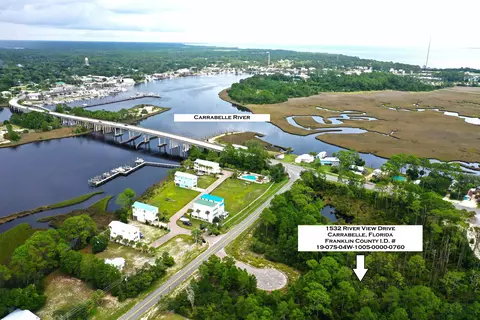 1532 River View Dr, Carrabelle, FL 32322