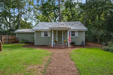207 NE 3rd St, Havana, FL 32333