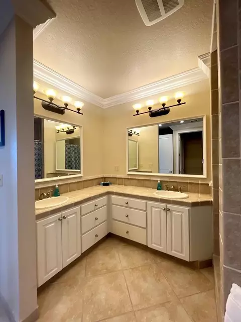 Bath - 321 Eagles Way, Carrabelle, FL 32322 photo 1 of 7