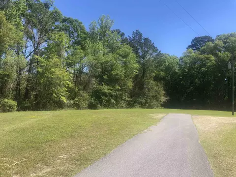 165 Red Bird Rd, Quincy, FL 32351