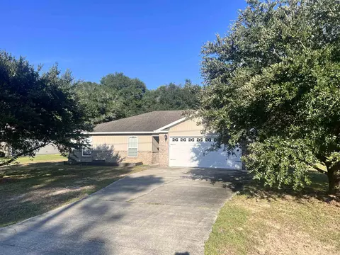 381 Sand Pine Dr, Midway, FL 32343