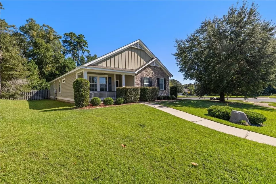 Exterior - 2594 Halleck Ln, Tallahassee, FL 32312 photo 3 of 13