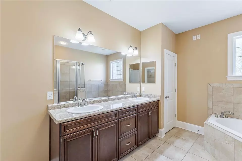 Bath - 2594 Halleck Ln, Tallahassee, FL 32312 photo 3 of 4