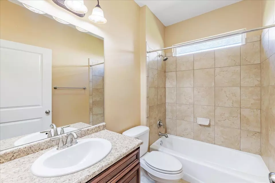 Bath - 2594 Halleck Ln, Tallahassee, FL 32312 photo 1 of 4