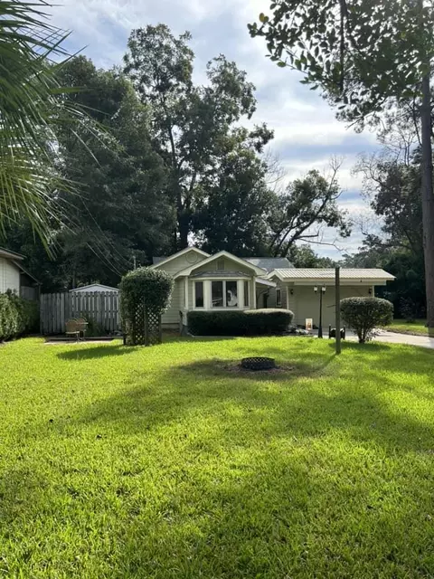 207 NE 2nd St, Havana, FL 32333