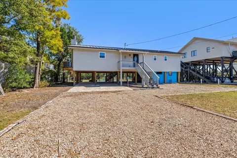 39 Sunrise Ln, Panacea, FL 32346