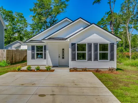 10 Cloer Ln, Crawfordville, FL 32327