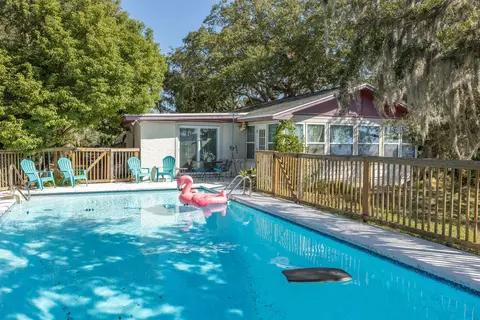 551 Mashes Sands Rd, Panacea, FL 32346