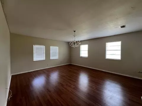 Living - 287 NE Jay St, Madison, FL 32340 photo 4 of 4