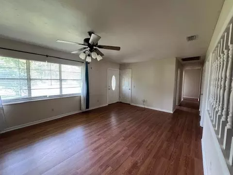 Living - 287 NE Jay St, Madison, FL 32340 photo 2 of 4