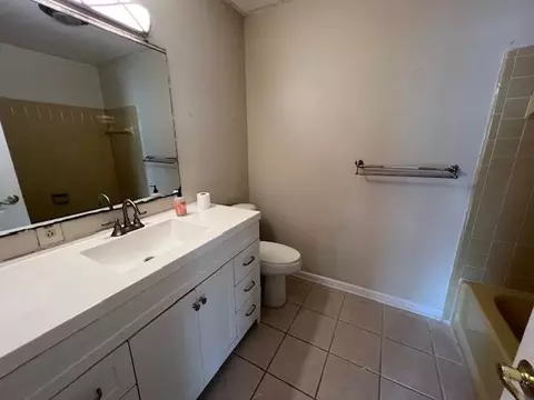 Bath - 287 NE Jay St, Madison, FL 32340 photo 2 of 2