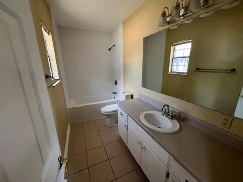 Bath - 287 NE Jay St, Madison, FL 32340 photo 1 of 2