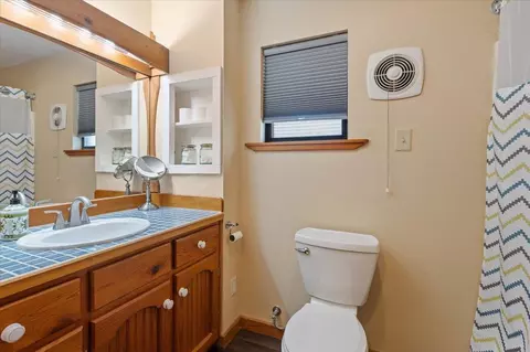 Bath - 103 River Dr, Panacea, FL 32346 photo 1 of 2