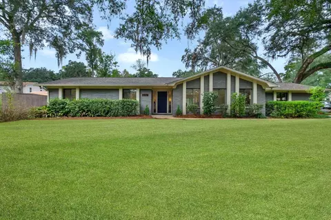 2978 Foxcroft Dr, Tallahassee, FL 32309