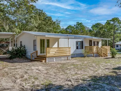 2 Geneva Ave, Panacea, FL 32346