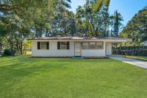 3711 Shoreline Dr, Tallahassee, FL 32305