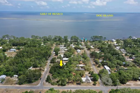 150 Florida St, Carrabelle, FL 32322