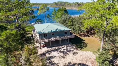 78 Elberta Ct, Panacea, FL 32346