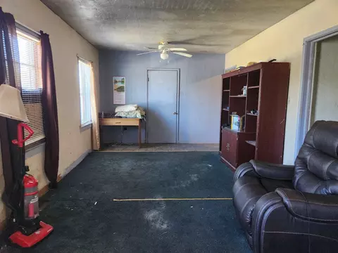 826 N Jefferson St, Perry, FL 32347 photo 2
