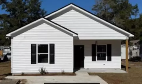 29 Dans Dr, Crawfordville, FL 32327