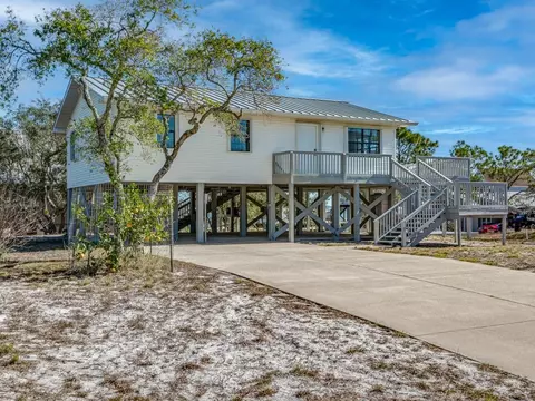 3 Bass St, Alligator Point, FL 32346