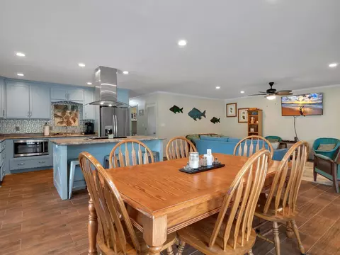 Dining - 1200 NE Hwy 51, Steinhatchee, FL 32359 photo 3 of 4
