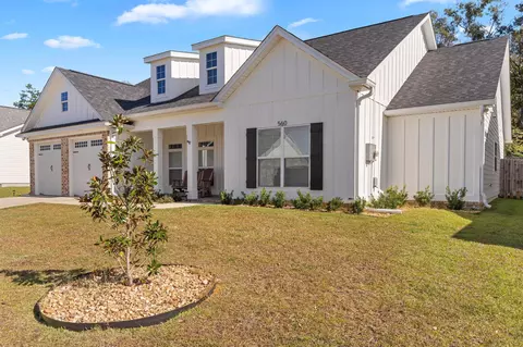 560 Knotted Pine Dr, Tallahassee, FL 32312