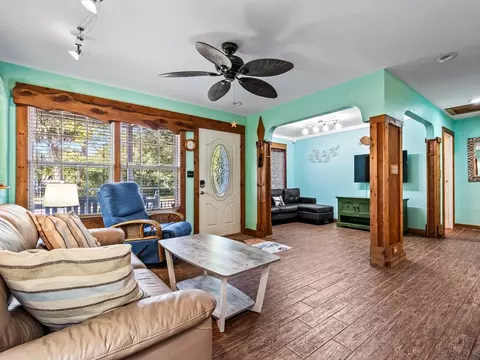 Living - 602 NW 3rd St, Carrabelle, FL 32322 photo 1 of 3