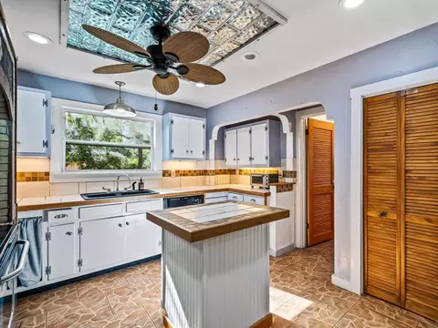 Kitchen - 602 NW 3rd St, Carrabelle, FL 32322 photo 2 of 2