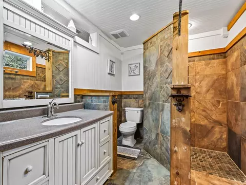 Bath - 602 NW 3rd St, Carrabelle, FL 32322 photo 2 of 2