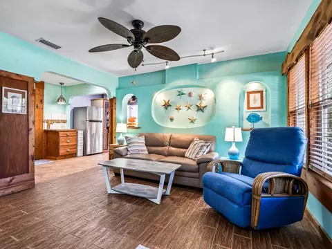 Living - 602 NW 3rd St, Carrabelle, FL 32322 photo 2 of 3
