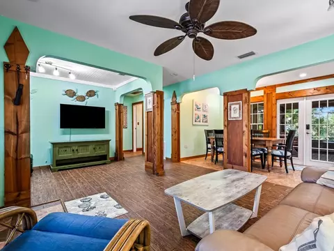 Living - 602 NW 3rd St, Carrabelle, FL 32322 photo 3 of 3