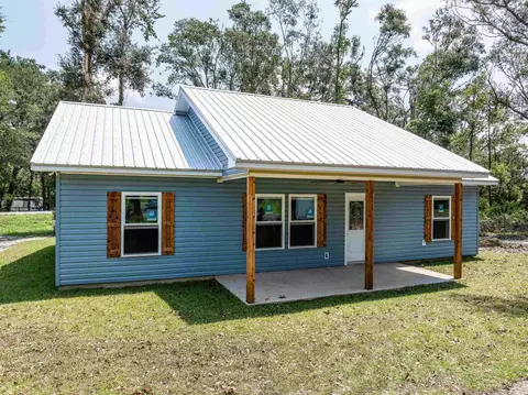 233 SE Seaboard St, Lee, FL 32059