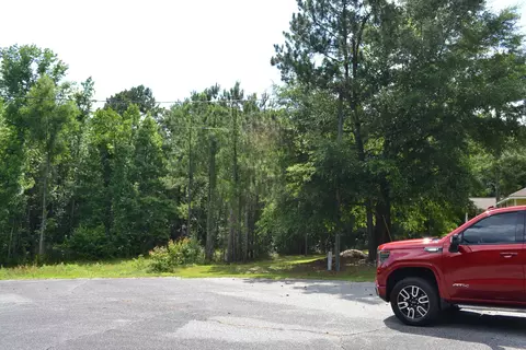 22 Pine Bark Ln, Midway, FL 32343