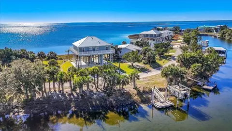 132 Ocean View Dr, Crawfordville, FL 32327