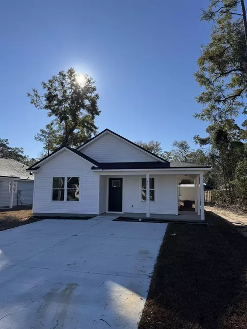 21 Comanche Trl, Crawfordville, FL 32327