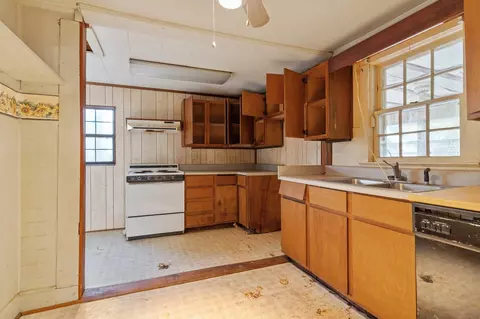 Kitchen - 265 Bowman St, Monticello, FL 32344 photo 1 of 2
