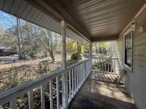 Exterior - 8656 High Bridge Rd, Midway, FL 32343 photo 2 of 4