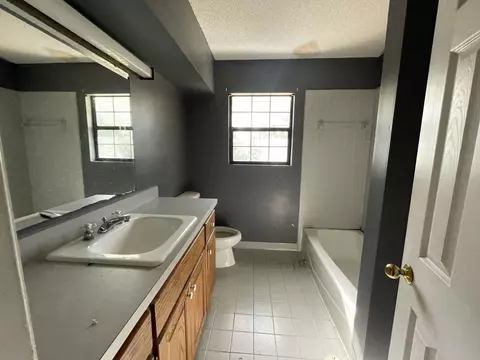 Bath - 8656 High Bridge Rd, Midway, FL 32343 photo 3 of 3