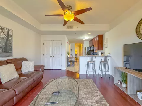 215 W College Ave #609, Tallahassee, FL 32301