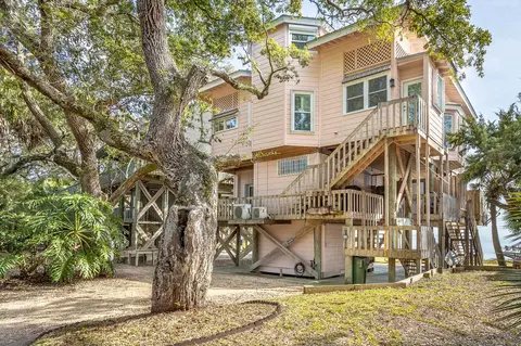 20 Leeward Dr, Crawfordville, FL 32327