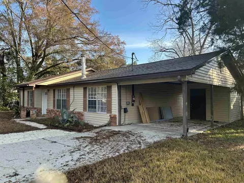 703 NE 3rd St, Havana, FL 32333