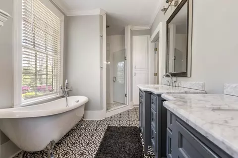 Bath - 340 E Washington St, Monticello, FL 32344 photo 2 of 3