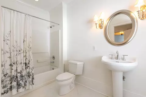 Bath - 340 E Washington St, Monticello, FL 32344 photo 3 of 3