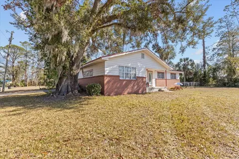 708 E Margurite St, Perry, FL 32347 photo 2