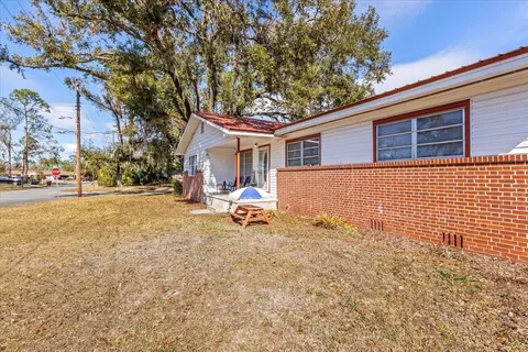 708 E Margurite St, Perry, FL 32347 photo 5