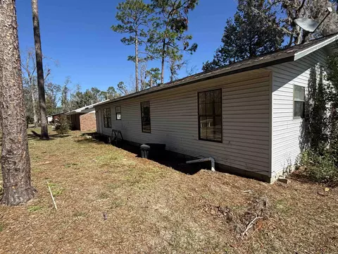 303 Sandra St, Perry, FL 32348 photo 2