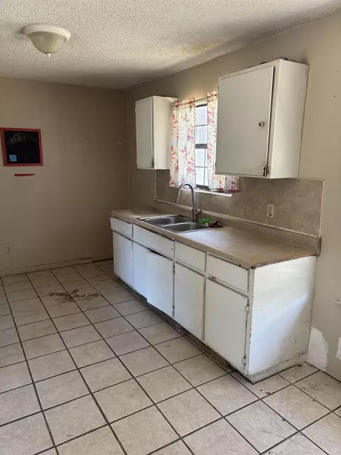 303 Sandra St, Perry, FL 32348 photo 3