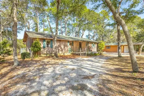 38 Autumn Ln, Panacea, FL 32346