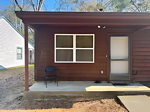 3245 Mission Rd, Tallahassee, FL 32303